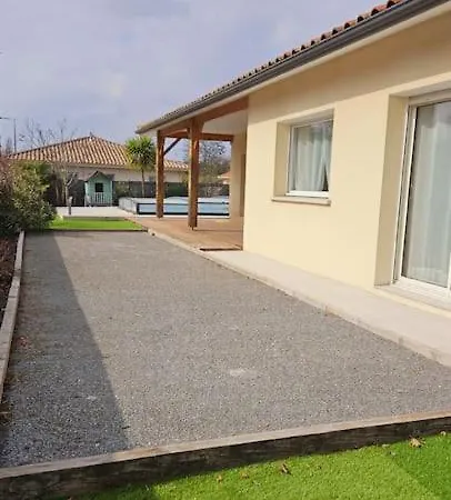 Maison De Vacances Avec Piscine * بارينتس إن بورن